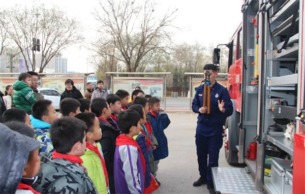 济南高新区第一实验学校参加消防教育活动开元棋牌安全常于心提升消防安全意识:(图1) 济南高新区第一实验学校参加消防教育活动开元棋牌安全常于心提升消防安全意识:(图1)