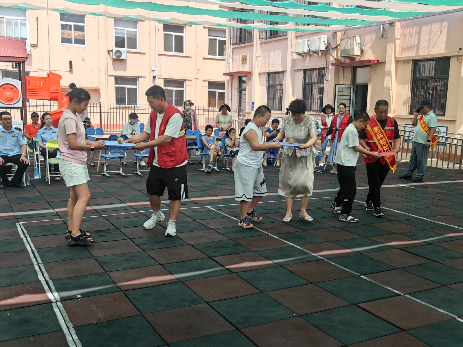 里社区：党旗辉映爱心桥开元棋牌茶淀街道清园(图3)