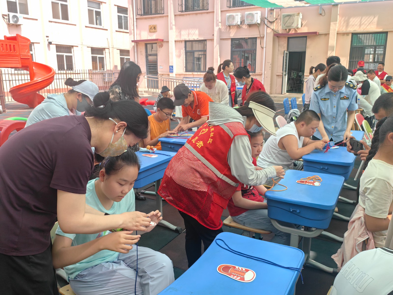 里社区：党旗辉映爱心桥开元棋牌茶淀街道清园(图4)